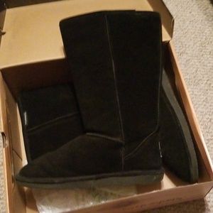 Bearpaw black boots